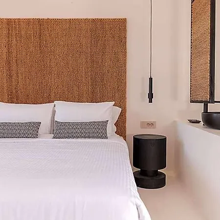Akre - Designed For Adults 4*