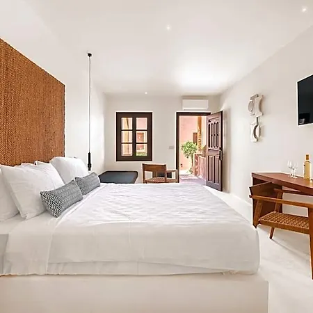 Akre - Designed For Adults 4*